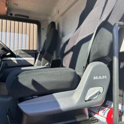 MAN CURTAIN SIDER