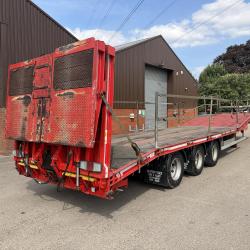 MONTRACON TRI AXLE TRAILER