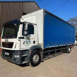 MAN CURTAIN SIDER