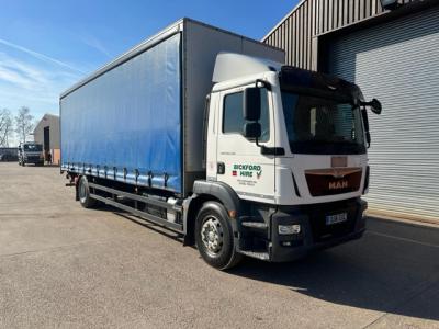 MAN CURTAIN SIDER